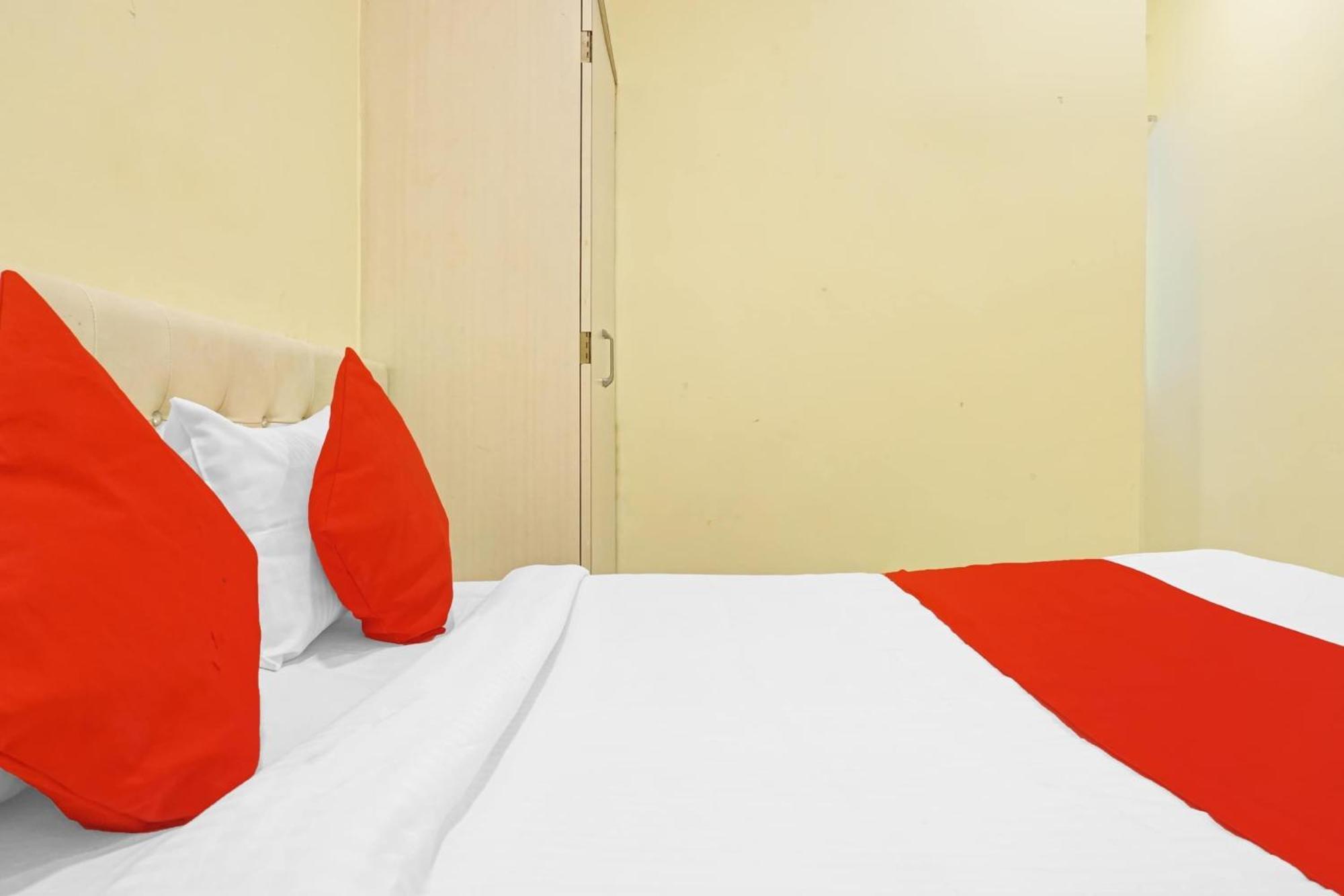 Hotel O 24K Inn Mundhva Eksteriør billede