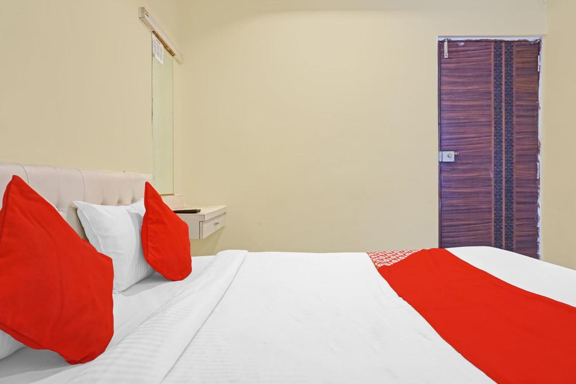 Hotel O 24K Inn Mundhva Eksteriør billede